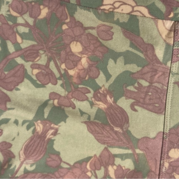 💐🌷Lularoe OS Leggings - Pastel Floral - Picture 4 of 6